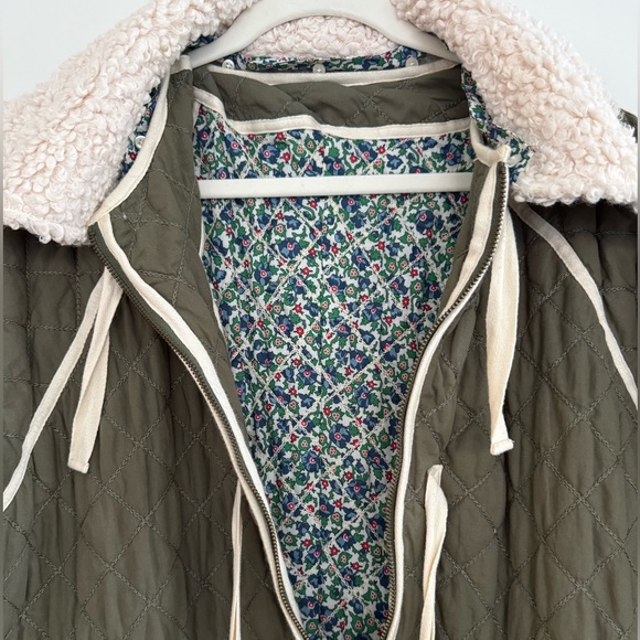 The Great - The Long Quilted Reversible Jacket in Army - Picture 4 of 7